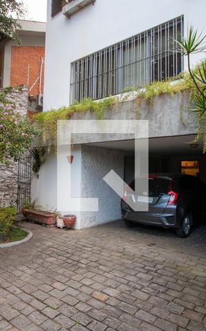Casa à venda com 261m², 4 quartos e 4 vagasGaragem