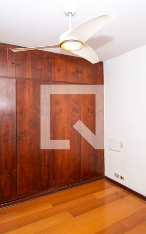 Casa à venda com 261m², 4 quartos e 4 vagasQuarto Suíte