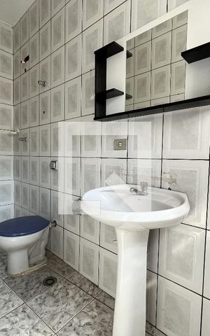 Casa para alugar com 80m², 2 quartos e 1 vaga Casa para alugar com 80m², 2 quartos e 1 vagaBanheiro