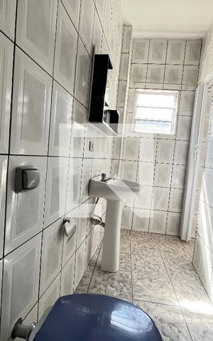 Casa para alugar com 80m², 2 quartos e 1 vaga Casa para alugar com 80m², 2 quartos e 1 vagaBanheiro