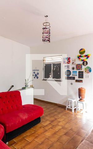 Casa à venda com 162m², 4 quartos e 4 vagas Casa à venda com 162m², 4 quartos e 4 vagasSala