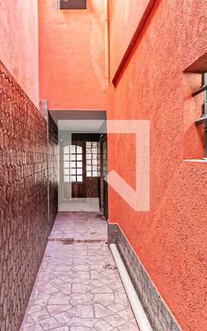 Casa à venda com 130m², 2 quartos e 2 vagas Casa à venda com 130m², 2 quartos e 2 vagasCorredor lateral