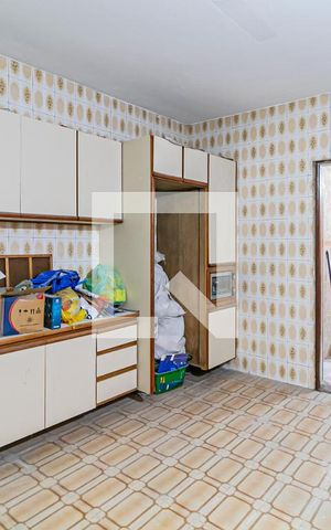 Casa à venda com 130m², 2 quartos e 2 vagas Casa à venda com 130m², 2 quartos e 2 vagasCozinha
