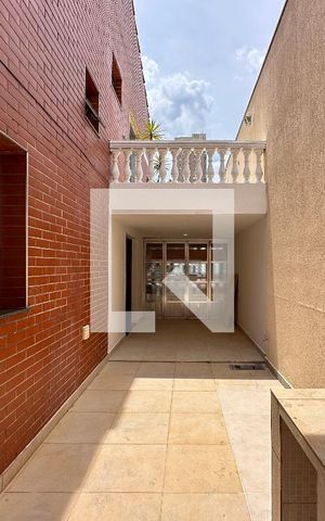 Casa à venda com 250m², 2 quartos e 4 vagasQuintal Lateral