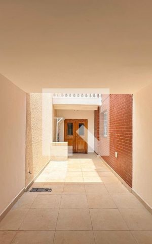 Casa à venda com 250m², 2 quartos e 4 vagasQuintal Lateral
