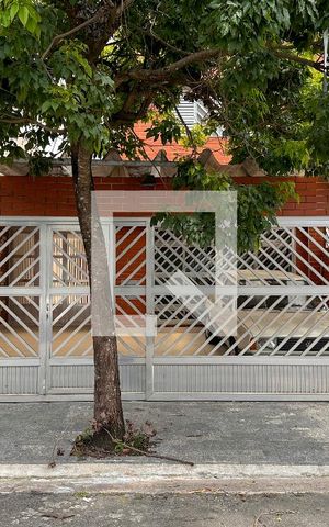 Casa à venda com 250m², 2 quartos e 4 vagasFachada