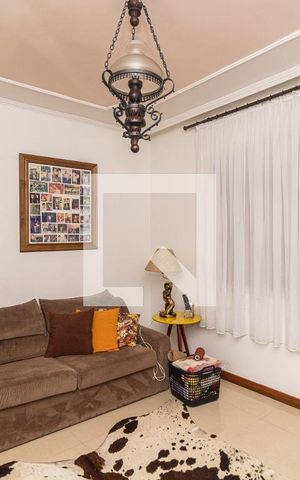 Casa à venda com 298m², 4 quartos e 2 vagasSala de TV