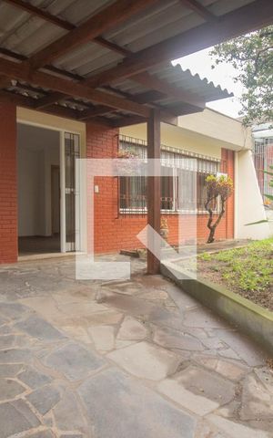 Casa à venda com 260m², 7 quartos e 1 vaga Casa à venda com 260m², 7 quartos e 1 vagaGaragem
