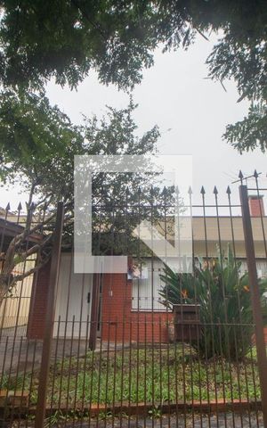 Casa à venda com 260m², 7 quartos e 1 vaga Casa à venda com 260m², 7 quartos e 1 vagaFachada