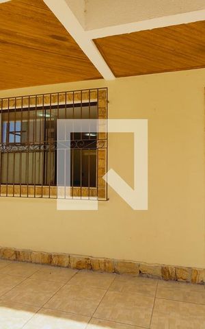 Casa à venda com 81m², 3 quartos e 1 vaga Casa à venda com 81m², 3 quartos e 1 vagaFachada