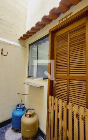 Casa à venda com 81m², 3 quartos e 1 vaga Casa à venda com 81m², 3 quartos e 1 vagaJardim de Inverno