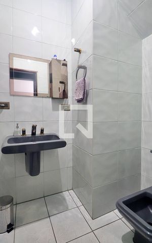 Casa à venda com 235m², 3 quartos e 4 vagasBanheiro 1