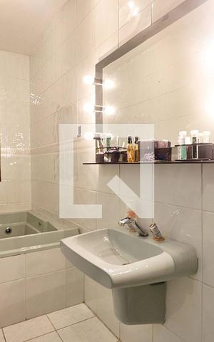 Casa à venda com 235m², 3 quartos e 4 vagasBanheiro do Quarto 1 - Suíte