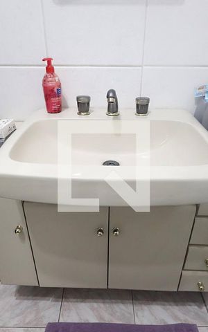Casa à venda com 235m², 3 quartos e 4 vagasBanheiro 2