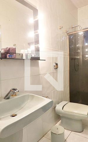 Casa à venda com 235m², 3 quartos e 4 vagasBanheiro do Quarto 1 - Suíte