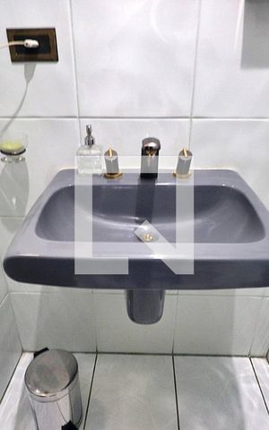Casa à venda com 235m², 3 quartos e 4 vagasBanheiro 1