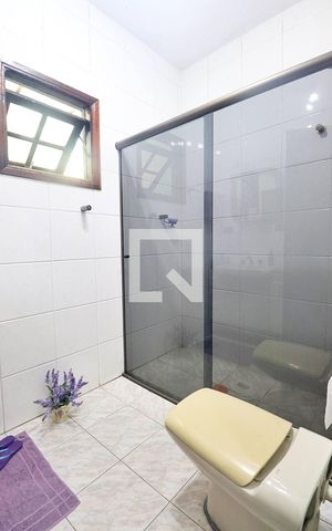 Casa à venda com 235m², 3 quartos e 4 vagasBanheiro 2