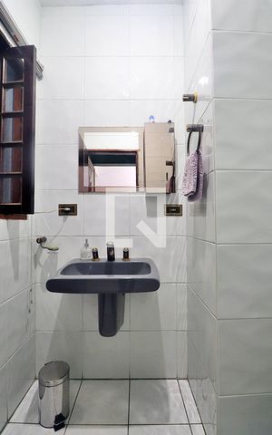 Casa à venda com 235m², 3 quartos e 4 vagasBanheiro 1