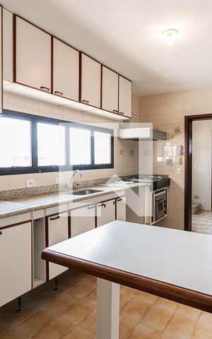Apartamento para alugar com 122m², 3 quartos e 2 vagasCozinha