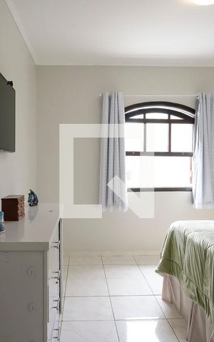 Casa à venda com 151m², 3 quartos e 2 vagasQuarto 1