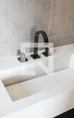 Apartamento à venda com 180m², 1 quarto e 3 vagas Apartamento à venda com 180m², 1 quarto e 3 vagasBanheiro da Suíte