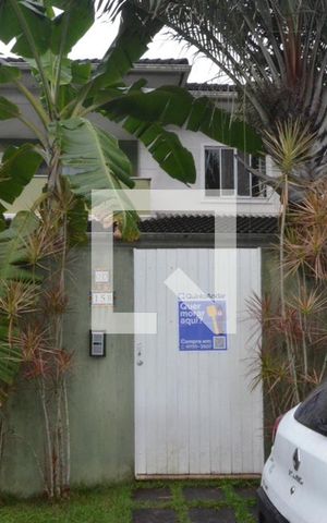Casa à venda com 188m², 4 quartos e 4 vagas Casa à venda com 188m², 4 quartos e 4 vagasFachada