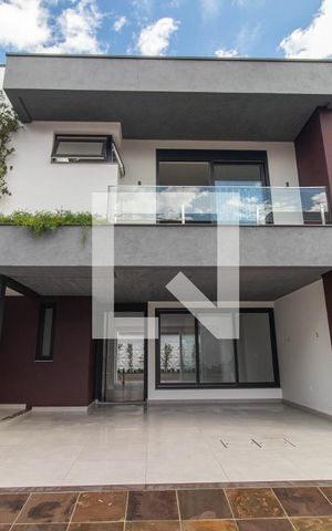 Casa de condomínio à venda com 200m², 3 quartos e 2 vagas Casa de condomínio à venda com 200m², 3 quartos e 2 vagasFachada