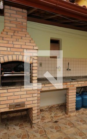 Casa para alugar com 195m², 3 quartos e 6 vagasQuintal