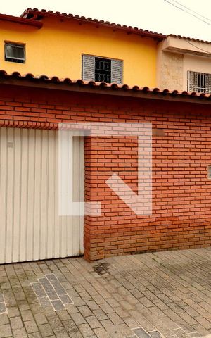Casa para alugar com 195m², 3 quartos e 6 vagasFachada