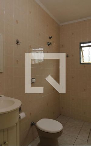 Casa para alugar com 195m², 3 quartos e 6 vagasBanheiro 1