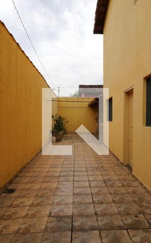 Casa para alugar com 195m², 3 quartos e 6 vagasQuintal
