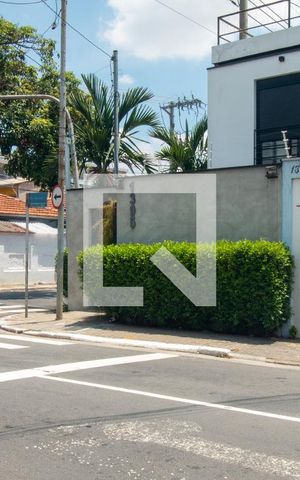 Casa à venda com 200m², 2 quartos e 2 vagasFachada