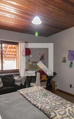 Casa à venda com 295m², 3 quartos e 4 vagas Casa à venda com 295m², 3 quartos e 4 vagasQuarto 2