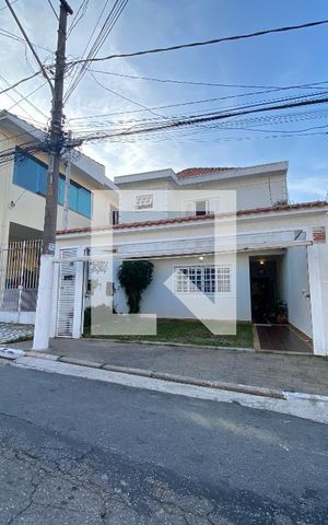 Casa à venda com 130m², 3 quartos e 2 vagasFachada
