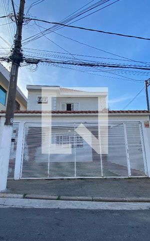 Casa à venda com 130m², 3 quartos e 2 vagasFachada