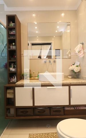 Casa à venda com 130m², 3 quartos e 2 vagasBanheiro da Suíte