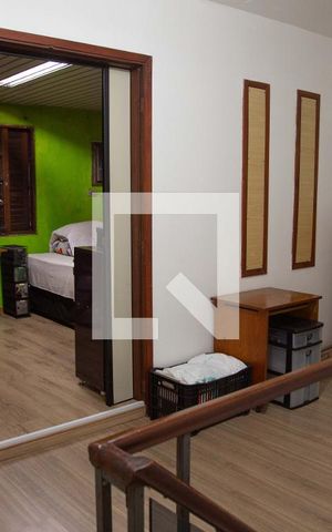 Casa à venda com 170m², 4 quartos e 2 vagas Casa à venda com 170m², 4 quartos e 2 vagasCorredor