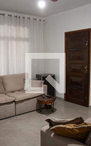 Casa à venda com 170m², 4 quartos e 2 vagas Casa à venda com 170m², 4 quartos e 2 vagasSala
