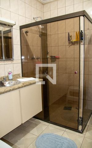 Casa à venda com 610m², 4 quartos e 8 vagas Casa à venda com 610m², 4 quartos e 8 vagasBanheiro 2