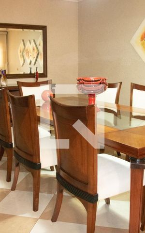 Casa à venda com 610m², 4 quartos e 8 vagas Casa à venda com 610m², 4 quartos e 8 vagasCopa