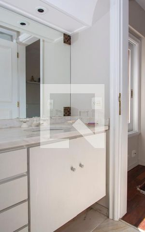 Apartamento à venda com 210m², 4 quartos e 4 vagasBanheiro da Suíte 1