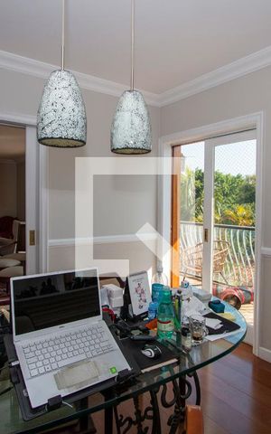 Apartamento à venda com 210m², 4 quartos e 4 vagasEscritório