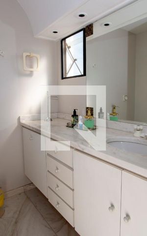 Apartamento à venda com 210m², 4 quartos e 4 vagasBanheiro da Suíte 1