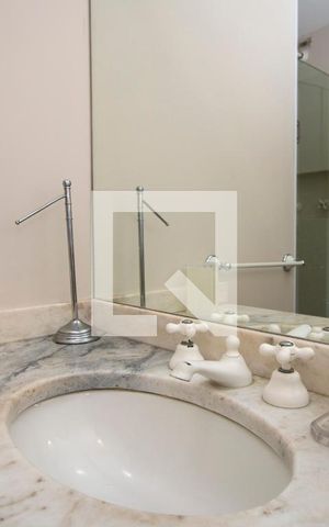Apartamento à venda com 210m², 4 quartos e 4 vagasBanheiro da Suíte 2