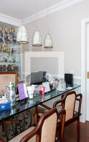 Apartamento à venda com 210m², 4 quartos e 4 vagasEscritório
