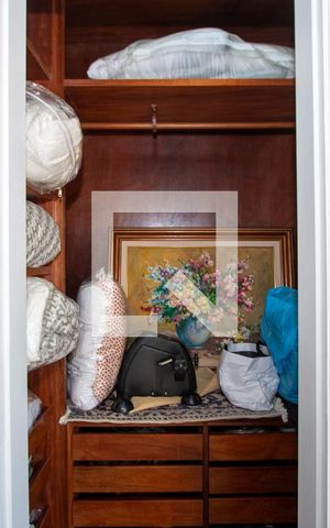 Apartamento à venda com 210m², 4 quartos e 4 vagasCloset da Suíte 2