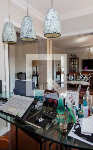 Apartamento à venda com 210m², 4 quartos e 4 vagasEscritório