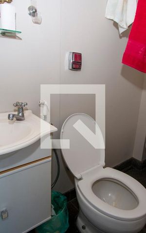 Apartamento à venda com 210m², 4 quartos e 4 vagasBanheiro de Serviço
