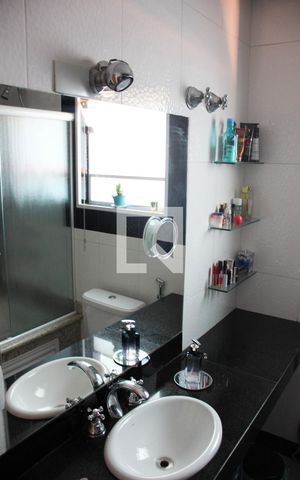 Casa à venda com 75m², 3 quartos e 2 vagas Casa à venda com 75m², 3 quartos e 2 vagasQuarto 1 banheiro