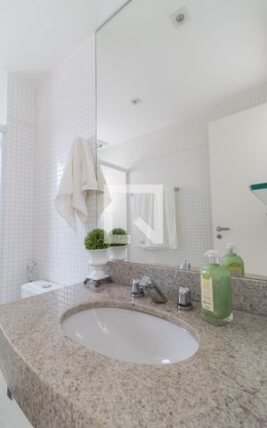 Apartamento para alugar com 117m², 3 quartos e 2 vagas Apartamento para alugar com 117m², 3 quartos e 2 vagasBanheiro